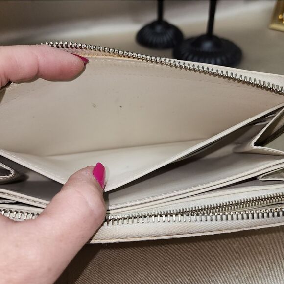 Authentic Louis Vuitton Yellow Vernis Zipper Around Wallet W/ Dust Bag - Picture 16 of 17